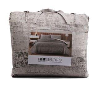 URBAN STANDARD
Metallic Comforter Set